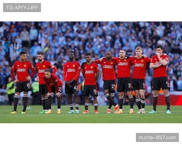 边路传中质量堪忧直塞屡被断 曼联阵地战陷入传控陷阱