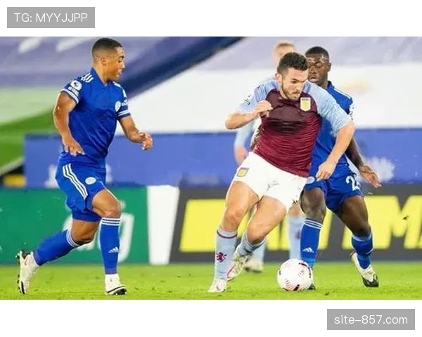 巴萨库巴西出球回防表现稳健，年轻中卫领导防线渐成熟